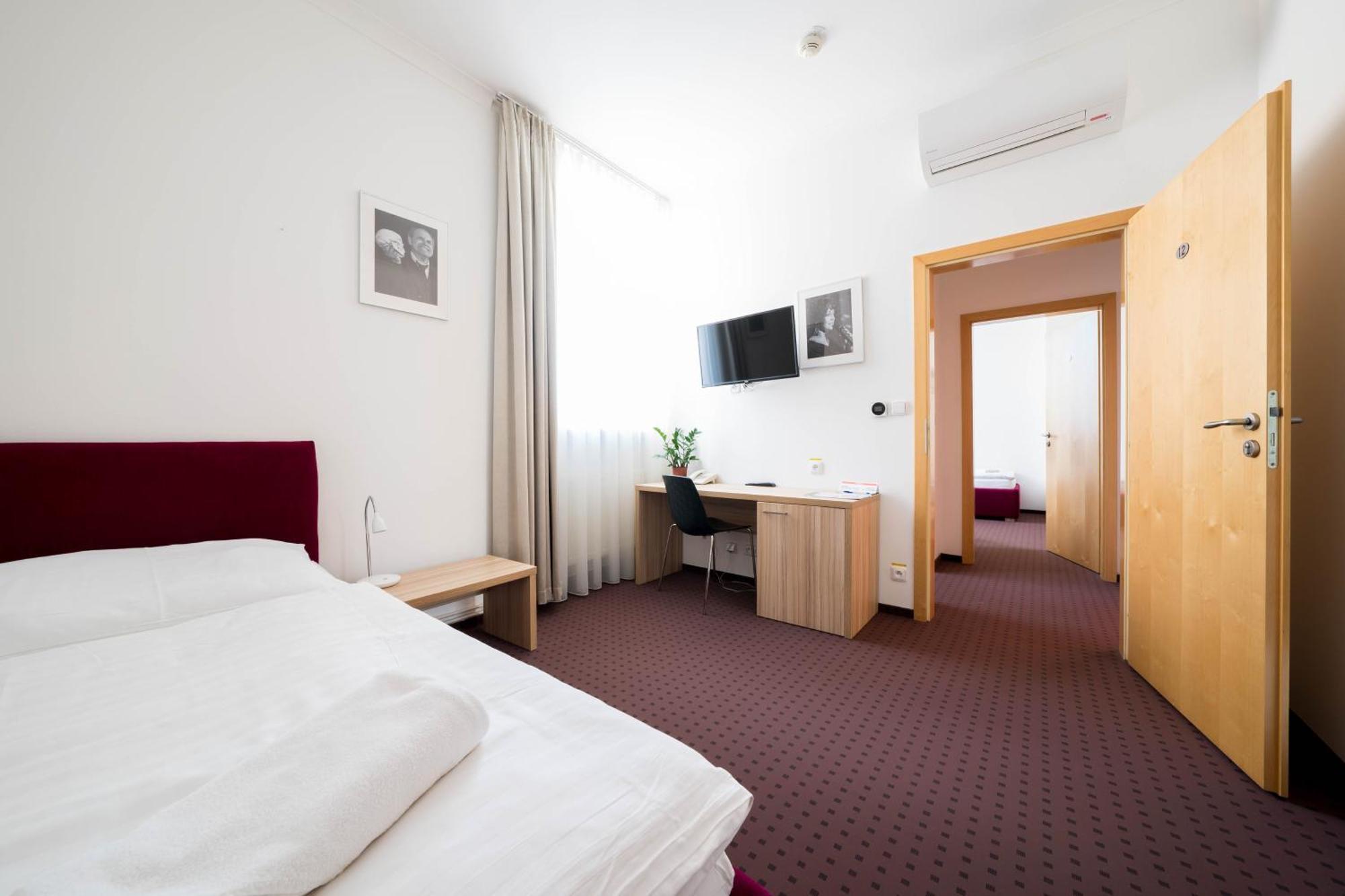 Mini Hotel Akord Ostrava Exteriör bild