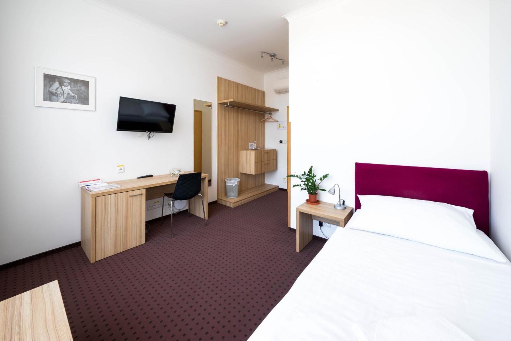 Mini Hotel Akord Ostrava Exteriör bild